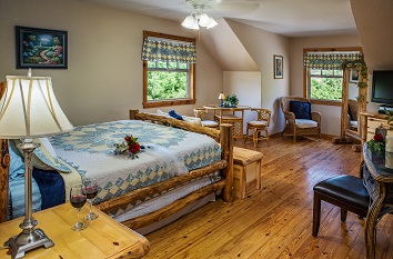 Bridal suite, queen bed with rustic log furniture